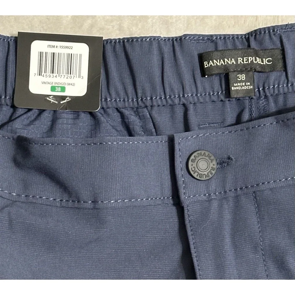 NWT Banana Republic Mens 38 Vintage Indigo Comfort Flat Front Performance Shorts